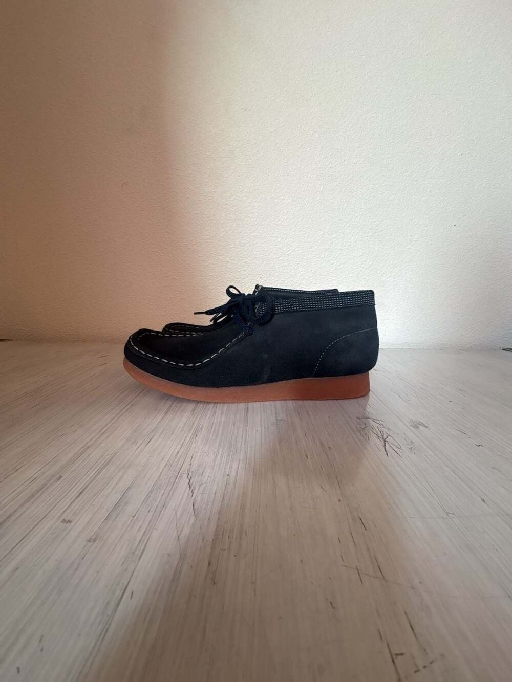 Clarks Originals Kids Navy Suede Wallabee Lace-Up Boots 6 Youth